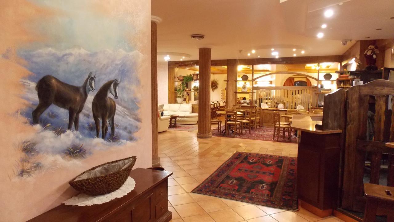Hotel Altopiano Delle Rocche Rocca di Mezzo Eksteriør bilde